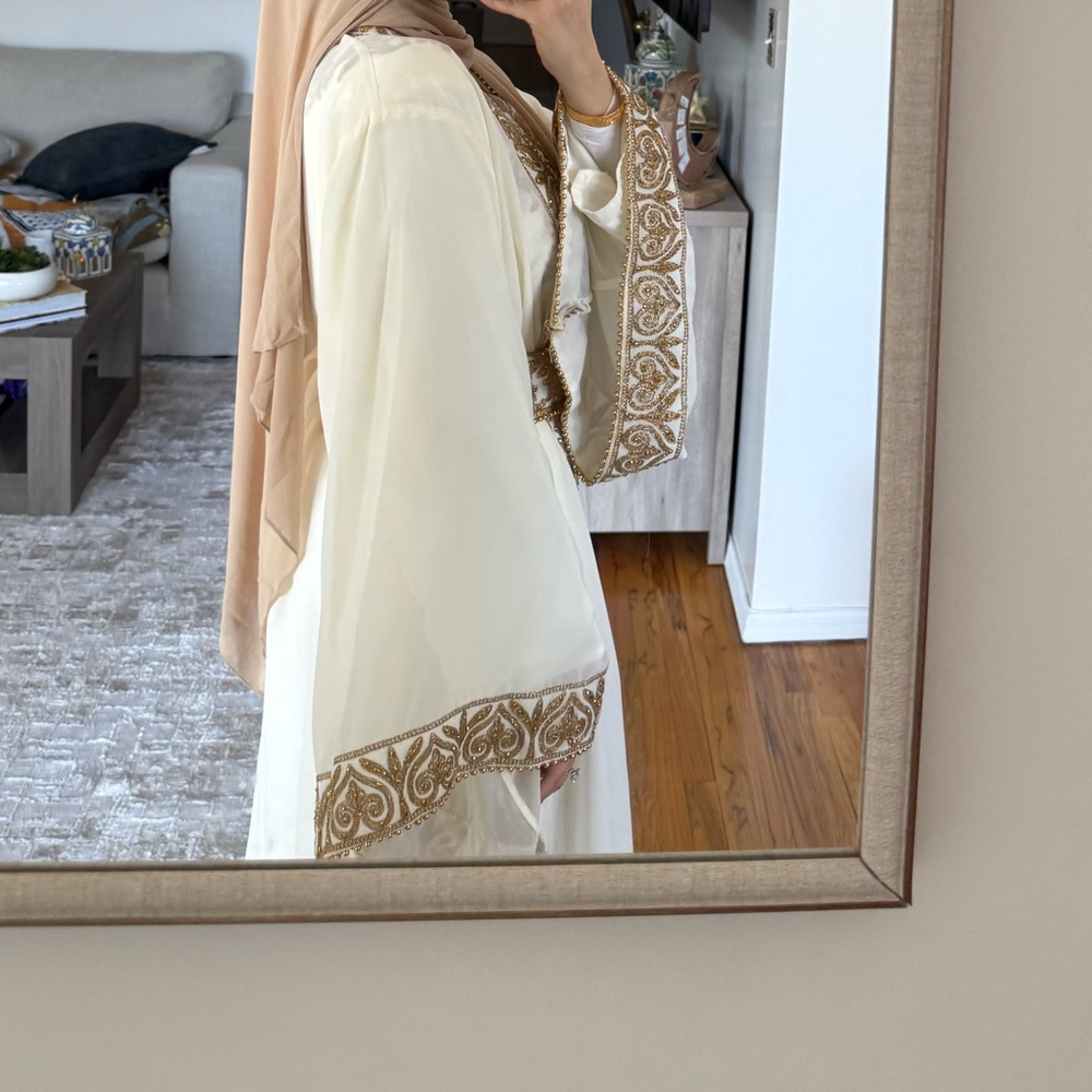 Elegant White & Gold Embroidered Abaya Dress - Picture 5 of 14